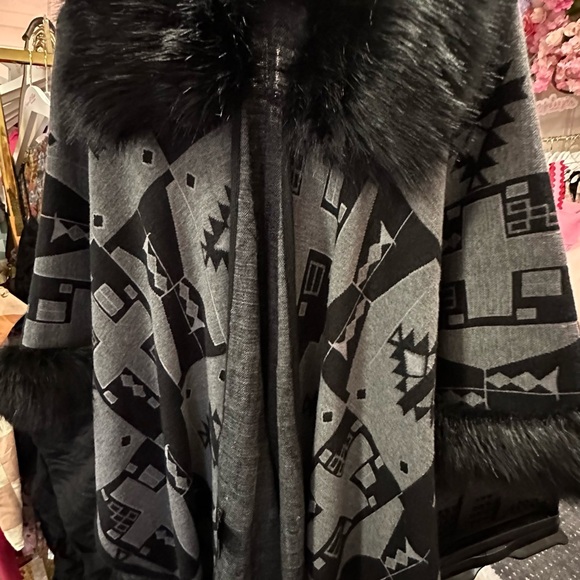 Beautiful Aztec Wrap with Faux Fur - Picture 14 of 16